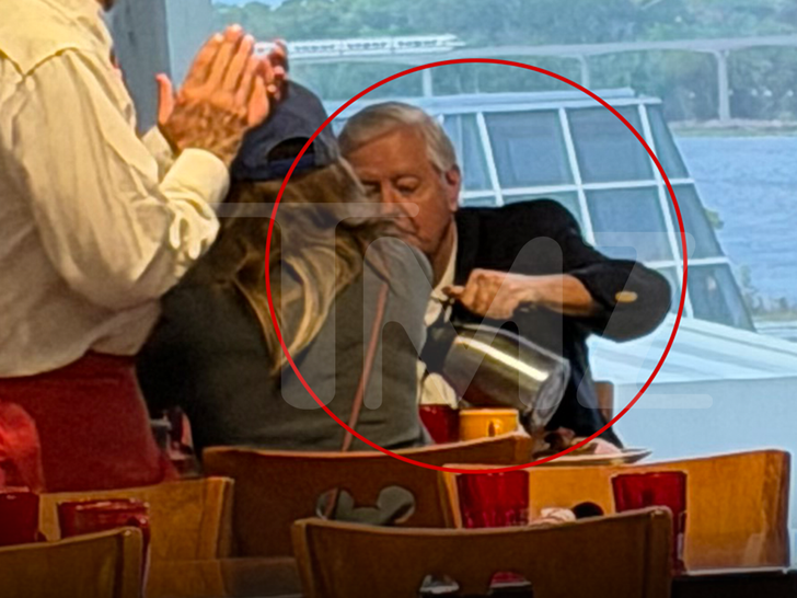 Lindsey Graham Vacationing at Disney World Amid Shutdown