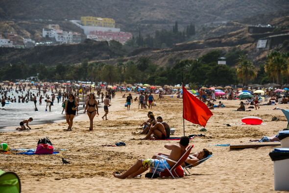 Tenerife weather warning as snow to batter Canary Island – tourist hotspot closed