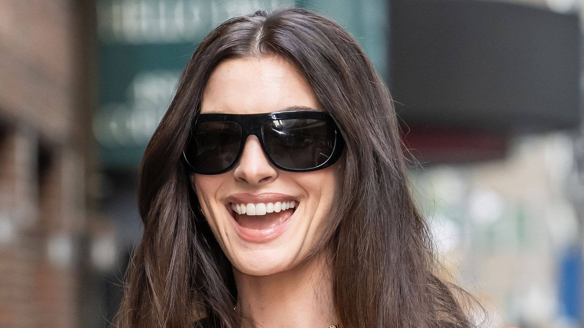 Anne Hathaway just stole Kate Middleton’s 0 ‘It’ girl bag