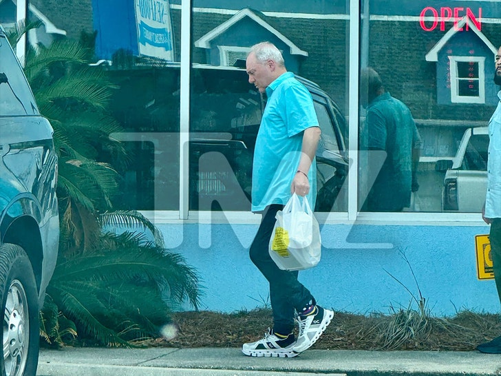 House Majority Leader Steve Scalise On Beach Vacation As Shutdown Continues