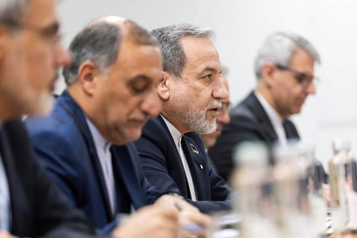 Iran and U.S. dispatch negotiators to Pakistan for new talks after delays