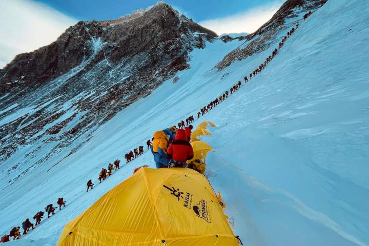 Mount Everest guides accused of targeting climbers in alleged M fake rescue scheme