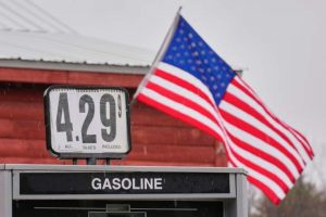 Soaring U.S. gas prices amid Iran war ups pressure on drivers and Trump