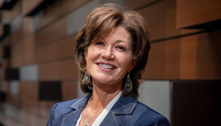 Amy Grant drops her first studio album in 13 years