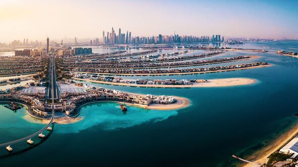 Crisis in Dubai – ‘losing £500m a day’ as tourists abandon city