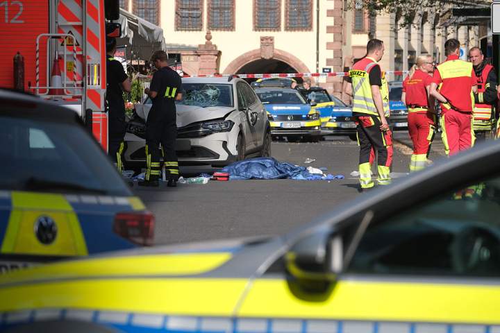 Driver plows into crowd at shopping area in Germany, killing 2