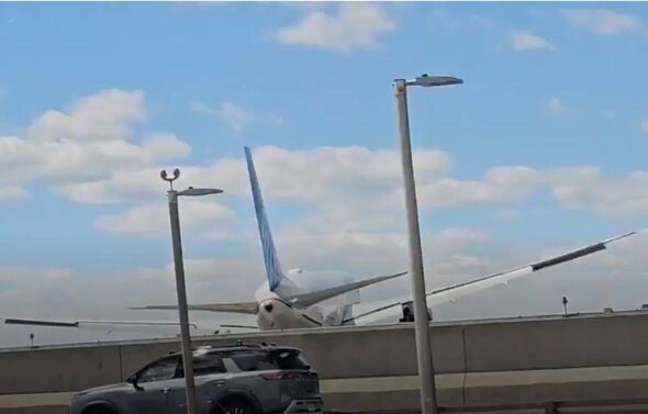 Investigation launched after United Airlines jet ‘strikes light pole’ during landing