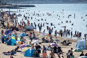 UK to be hotter than Athens on Friday – in time for bank holiday weekend