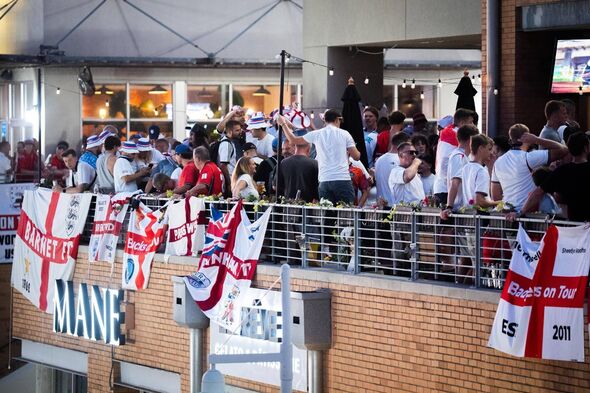 England World Cup fans slam Nigel Farage with brutal chant after Keir Starmer resigns