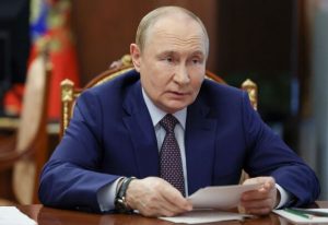 Rambling Putin sent dire coup warning as ‘old age’ brutally mocked – ‘Russia gets tired’