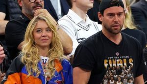 Scooter Braun swoons over Sydney Sweeney at Knicks Championship