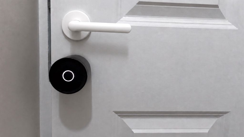 The Yale Linus Smart Lock L2 Lite is a clever, affordable Matter lock with no subscription fee, but a few rough edges