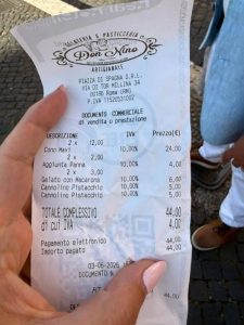 Tourist couple ‘tricked’ into paying 44 euros for two ice creams in Rome