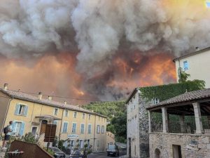 Brits running for their lives as holiday hotspot sent evacuation warning over huge fires