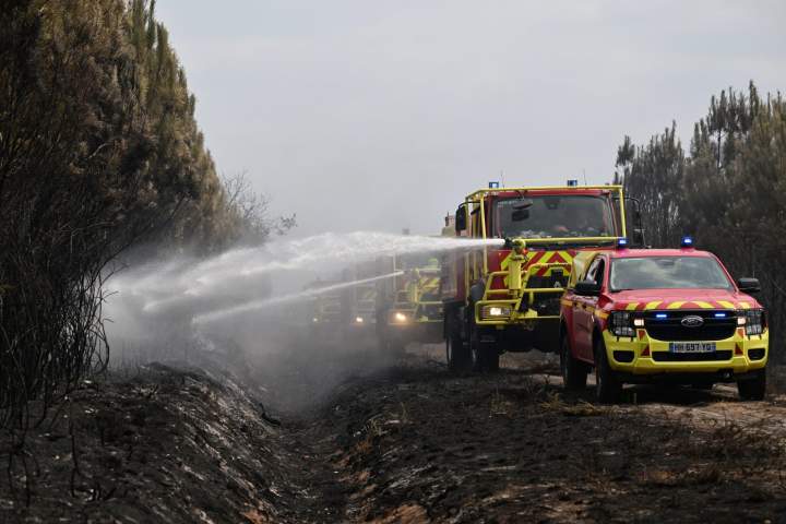 France says huge wildfire no longer growing after 220k evacuations