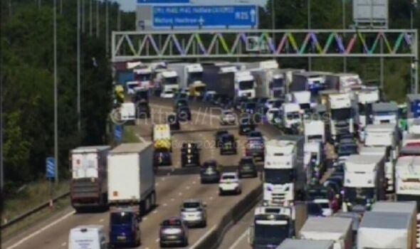 M25 traffic LIVE: Closure chaos on major UK motorway after crash – 45 min delays