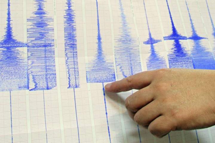 Major earthquake off Mexican coast triggers tsunami threat