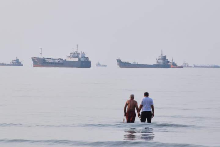 Who controls the Strait of Hormuz? U.S., Iran make competing claims