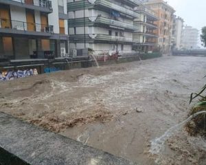 Chaos as tourist hotspot hammered by flash floods and brutal storms – ‘Be prepared’