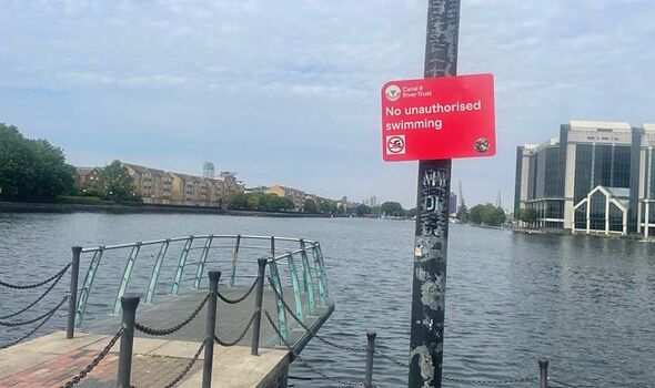 Horror as boy, 14, dies after entering River Thames in ‘no swimming area’