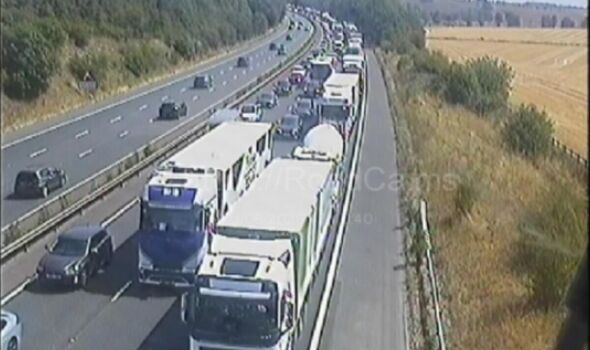 M4 fire LIVE: Lorry blaze sparks traffic chaos in Swindon with 60 minute delays