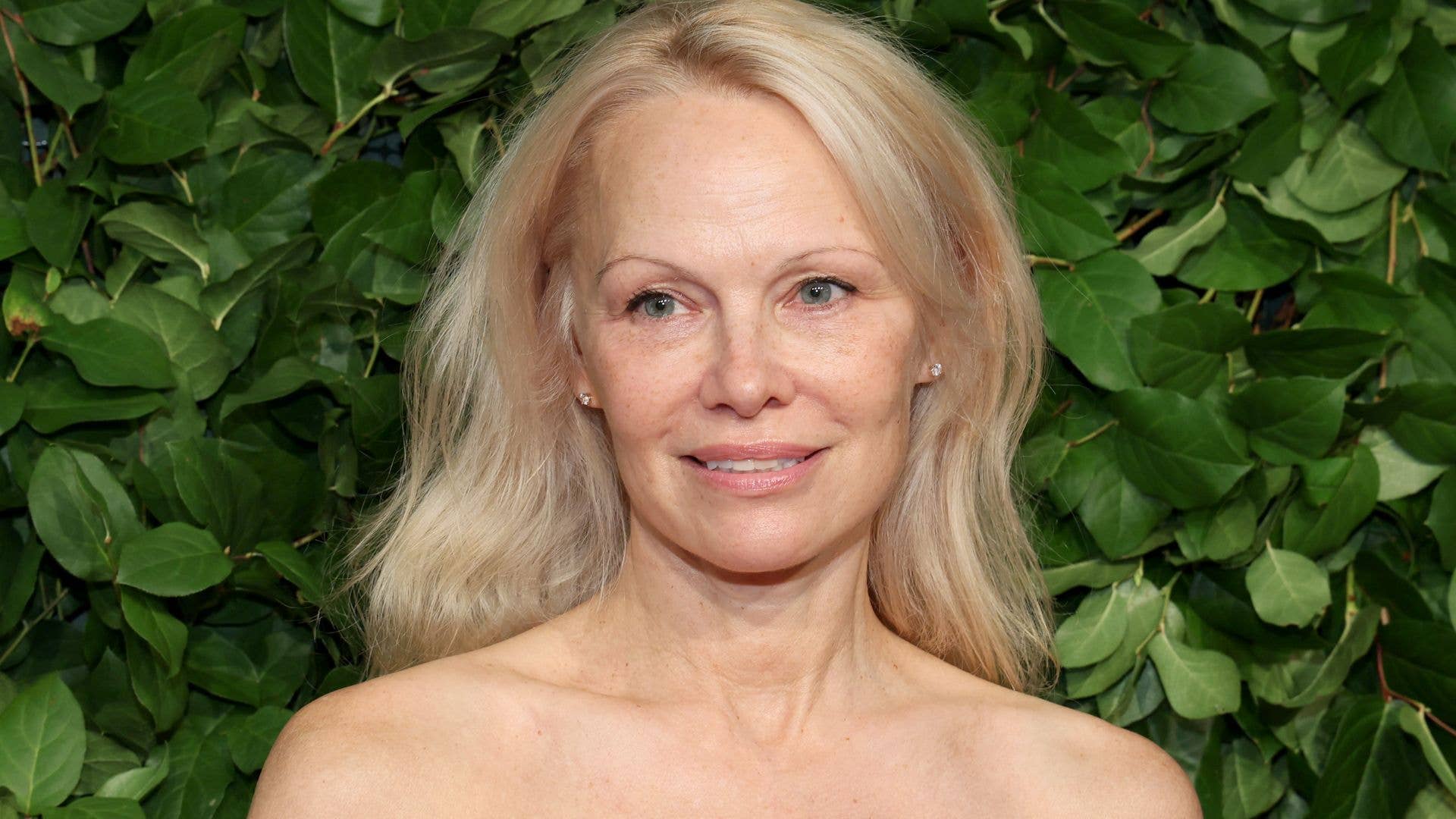 Pamela Anderson just gave this ‘grandma’ accessory a Hollywood makeover