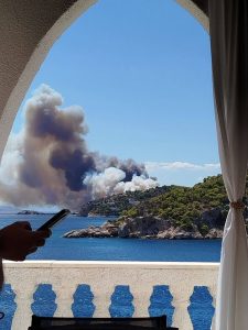 Salamina wildfires LIVE: Evacuation order on Greek island over Peristeria & Selinia fires