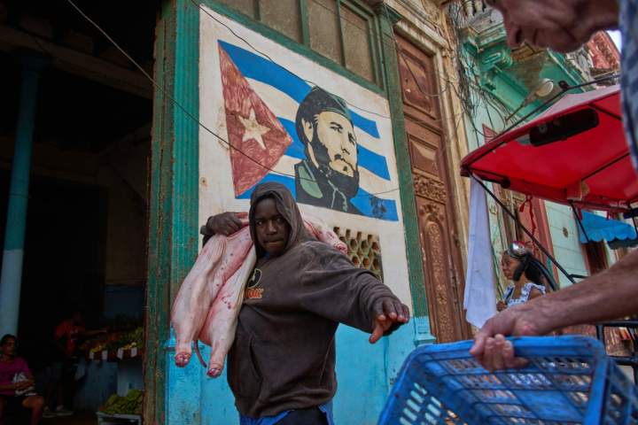 U.S. ramps up Cuba sanctions, detentions of Americans returning from island
