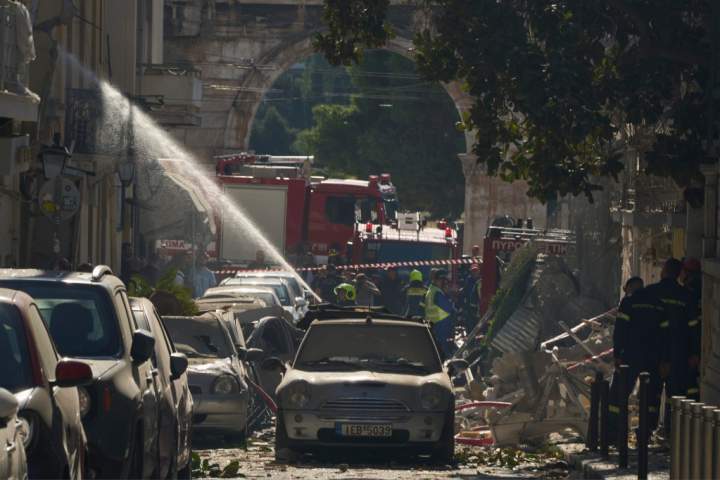 At least 2 injured, 5 missing after explosion in Greece collapses building