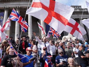 Chaos in UK seaside city as man arrested in heated anti-migrant protests