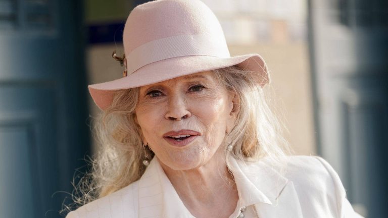 Faye Dunaway, 85, returns to public life after 2-year absence with head-turning new outing