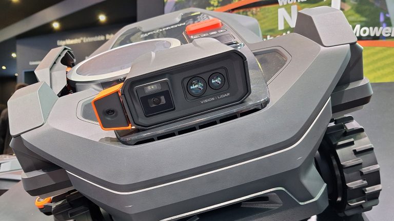 I just saw a lawnbot with a mechanical arm that reaches out to hand-trim your edges — and it was mesmerizing