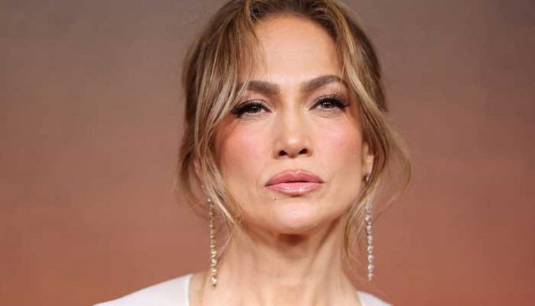 Jennifer Lopez reacts to Tucson gay bar shooting