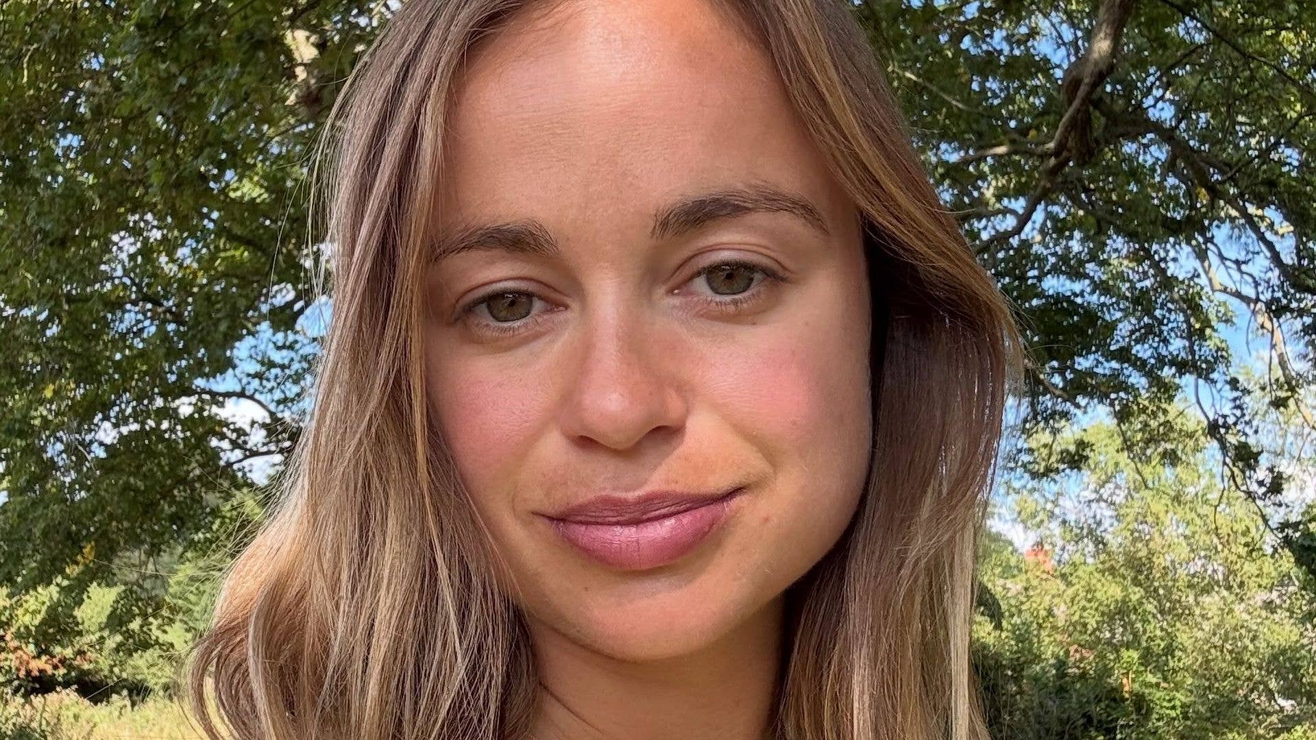 Prince Harry’s model cousin Lady Amelia Windsor goes makeup-free in string bikini photoss