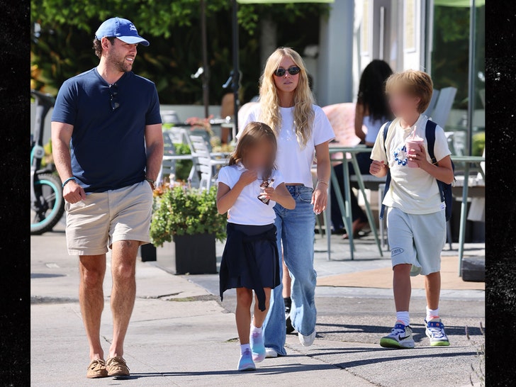 Sydney Sweeney Gets Smoothies With Scooter Braun, His Kids