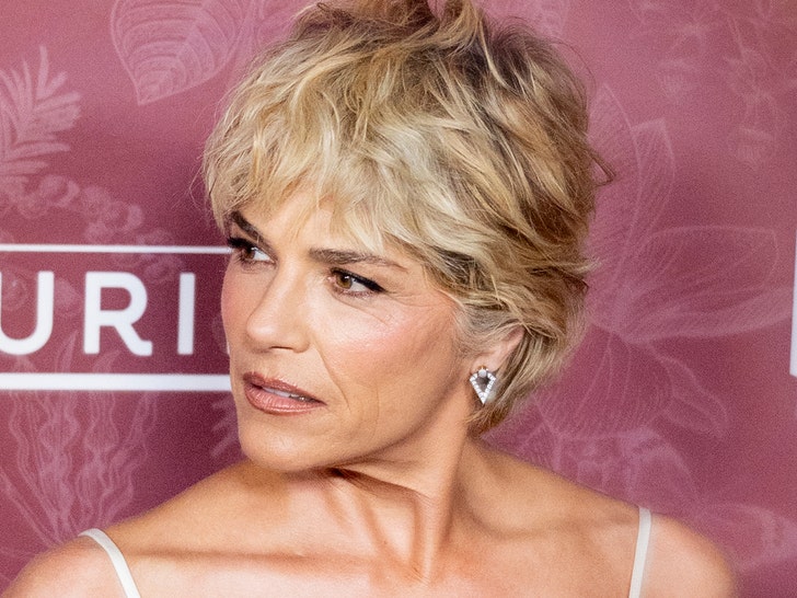 Selma Blair Arrested, Attacks Flight Crew In Mid-Air